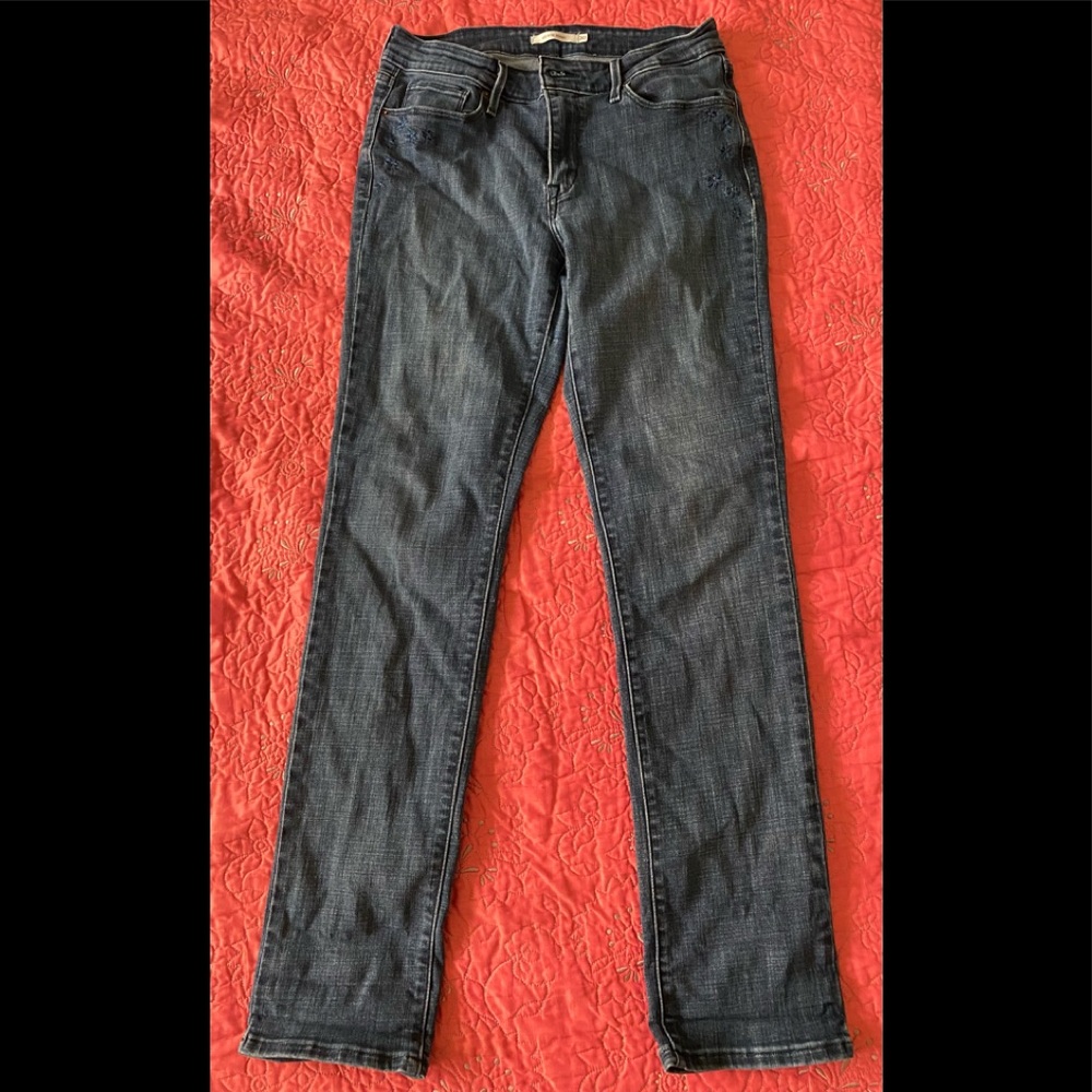 Levi’s mid-rise skinny jeans with stretch